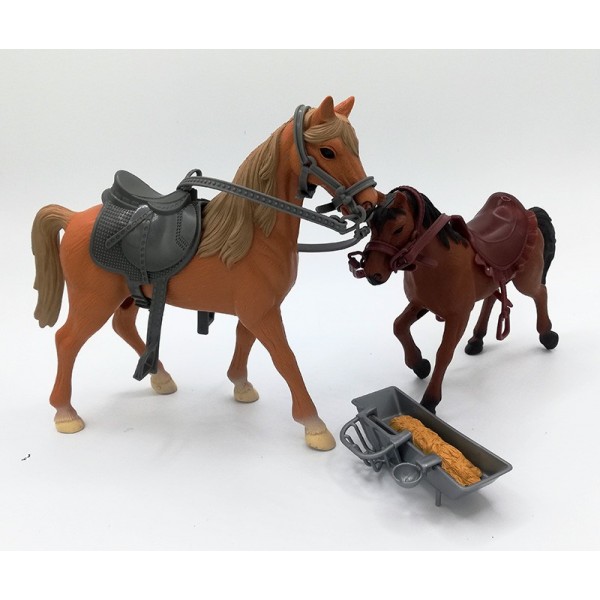 détail du lot de figurines cheval avec son poulain et accessoires